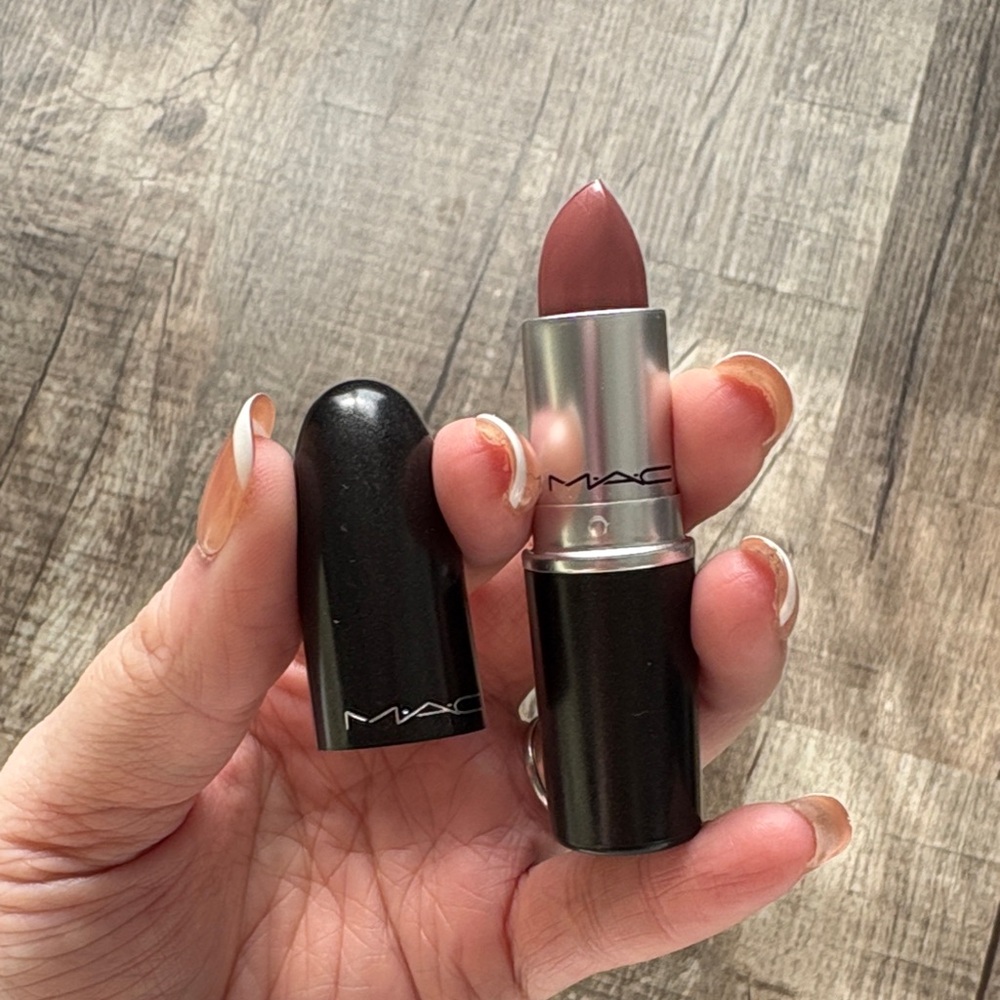 NWOT MAC Cosmetics Cremesheen Lipstick - Modesty